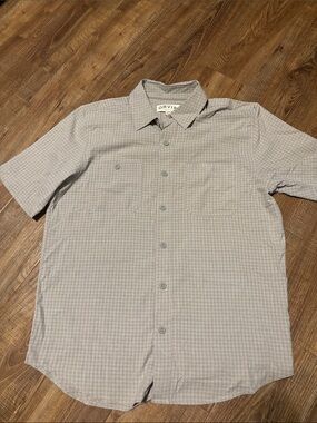 Orvis Men's Short-Sleeve Button-Down Shirt in Light Gray